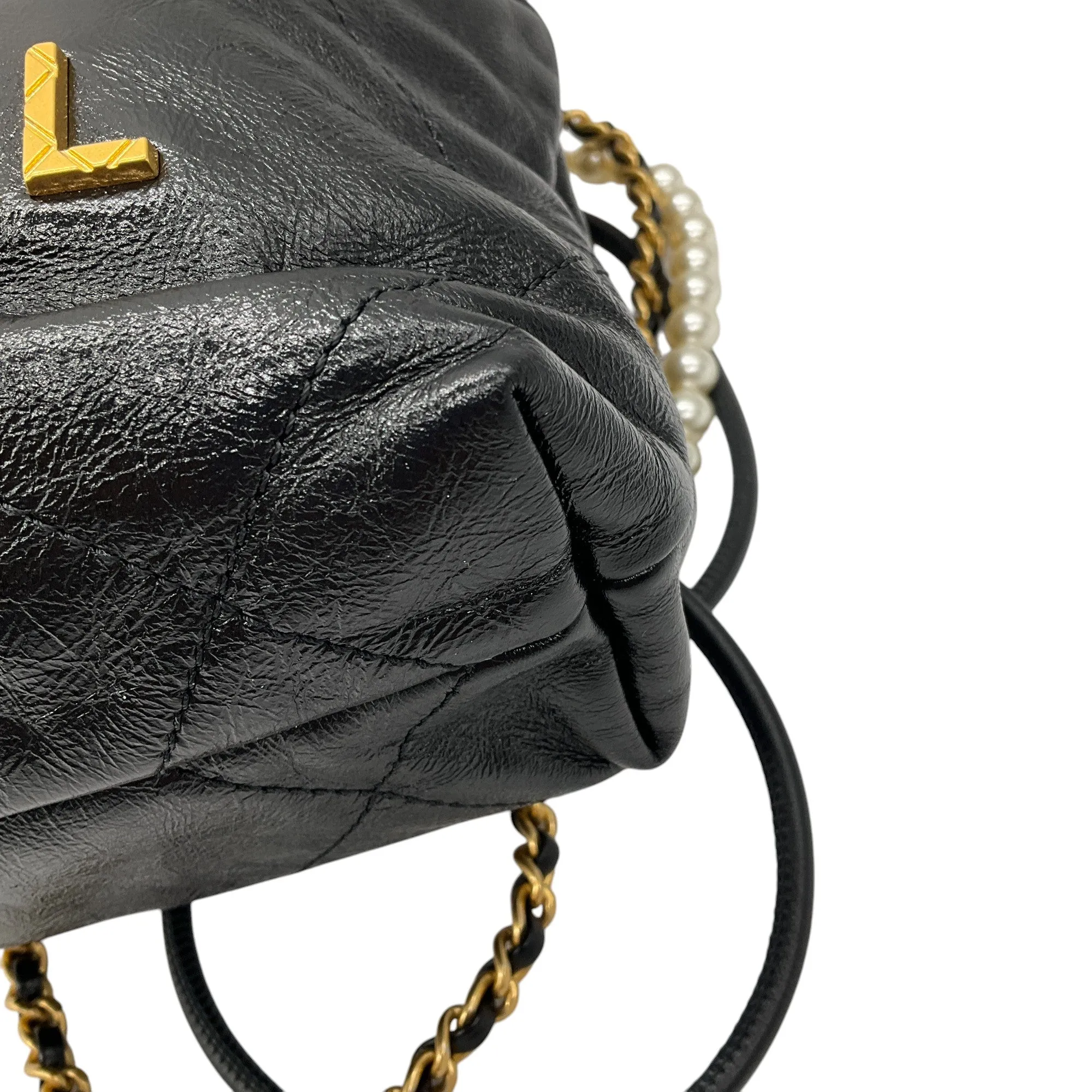 Chanel Black 2023/24 Metiers d'Art Collection Mini Shiny Lambskin Leather Mini 22 Handbag