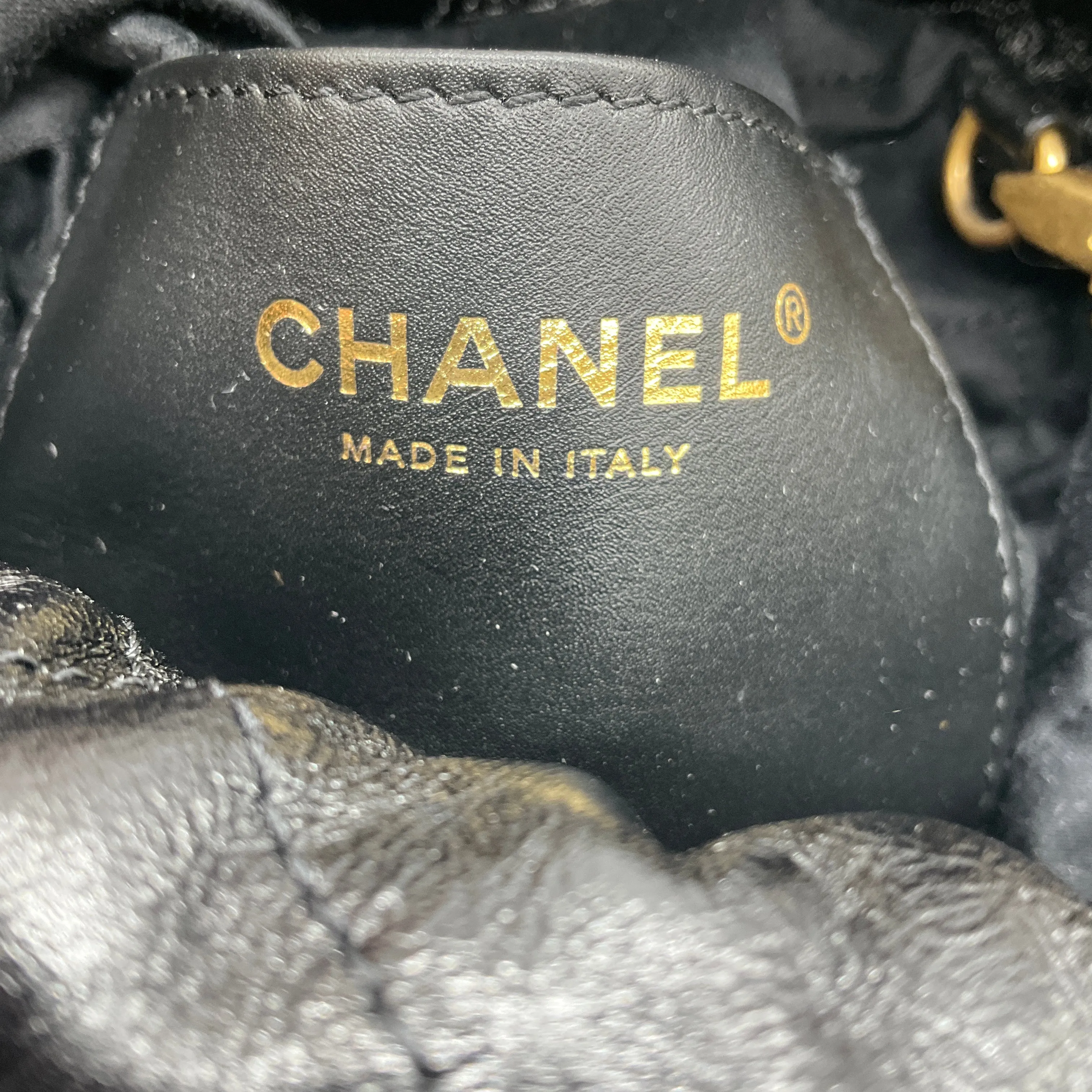 Chanel Black 2023/24 Metiers d'Art Collection Mini Shiny Lambskin Leather Mini 22 Handbag