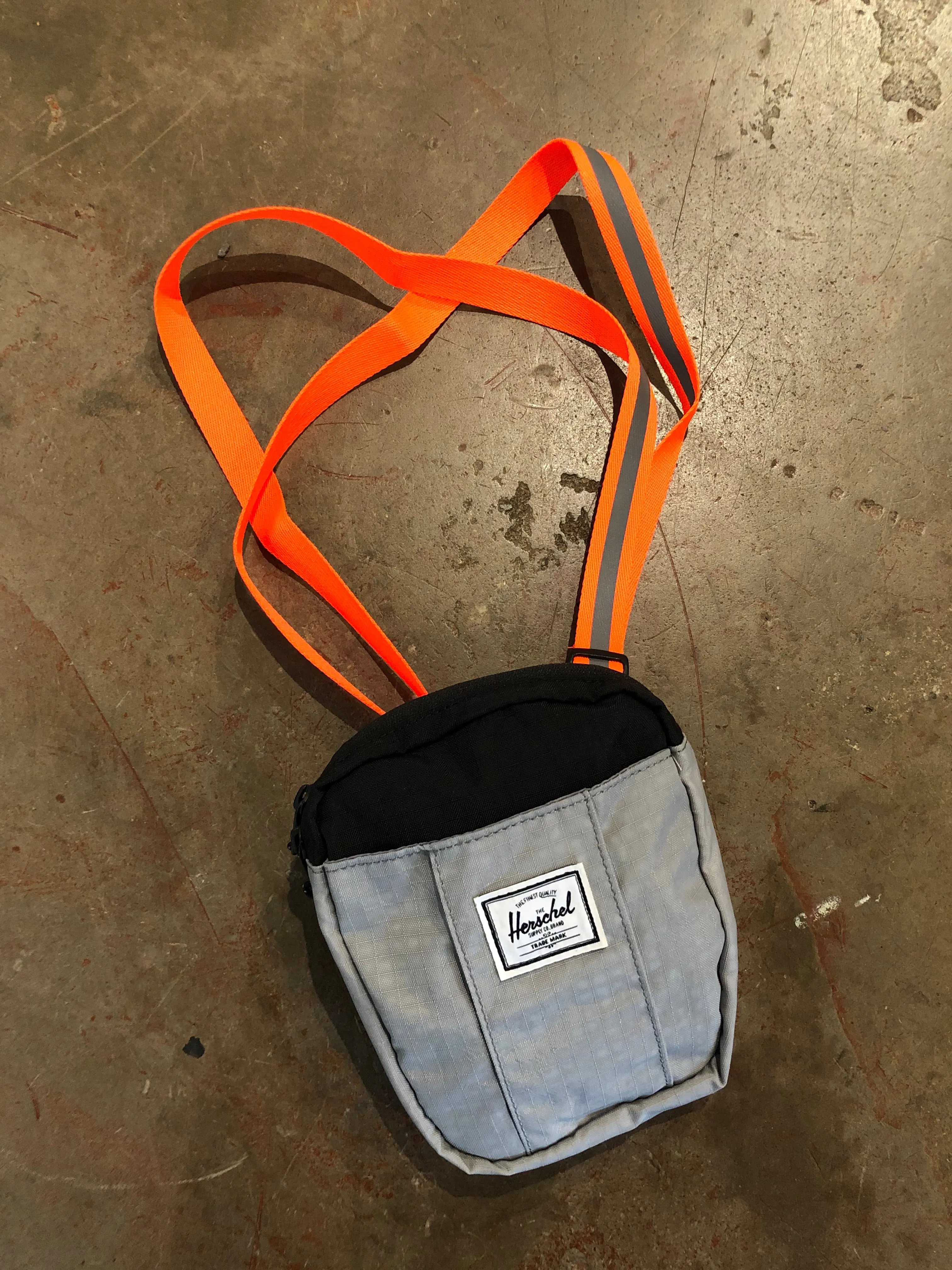 Herschel Cruz Crossbody - Sharkskin