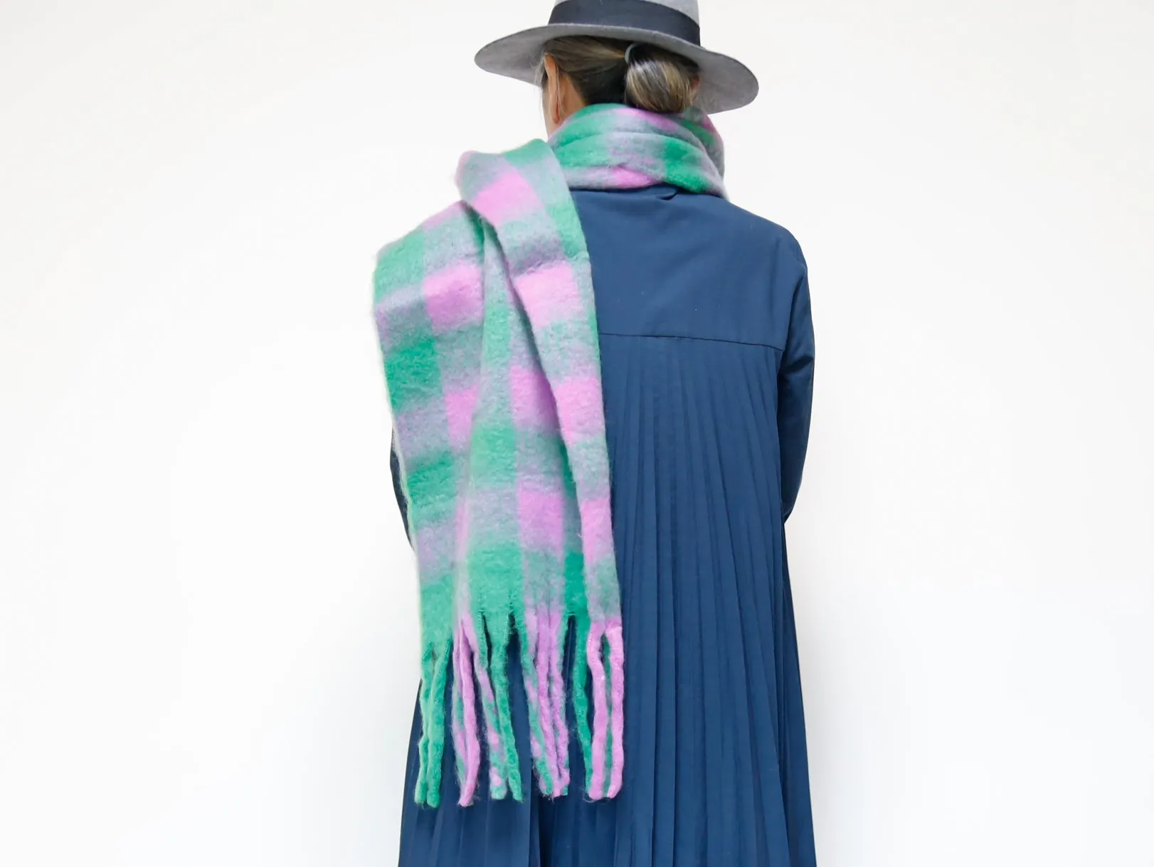 <A15M>  OVERSIZED Scarf